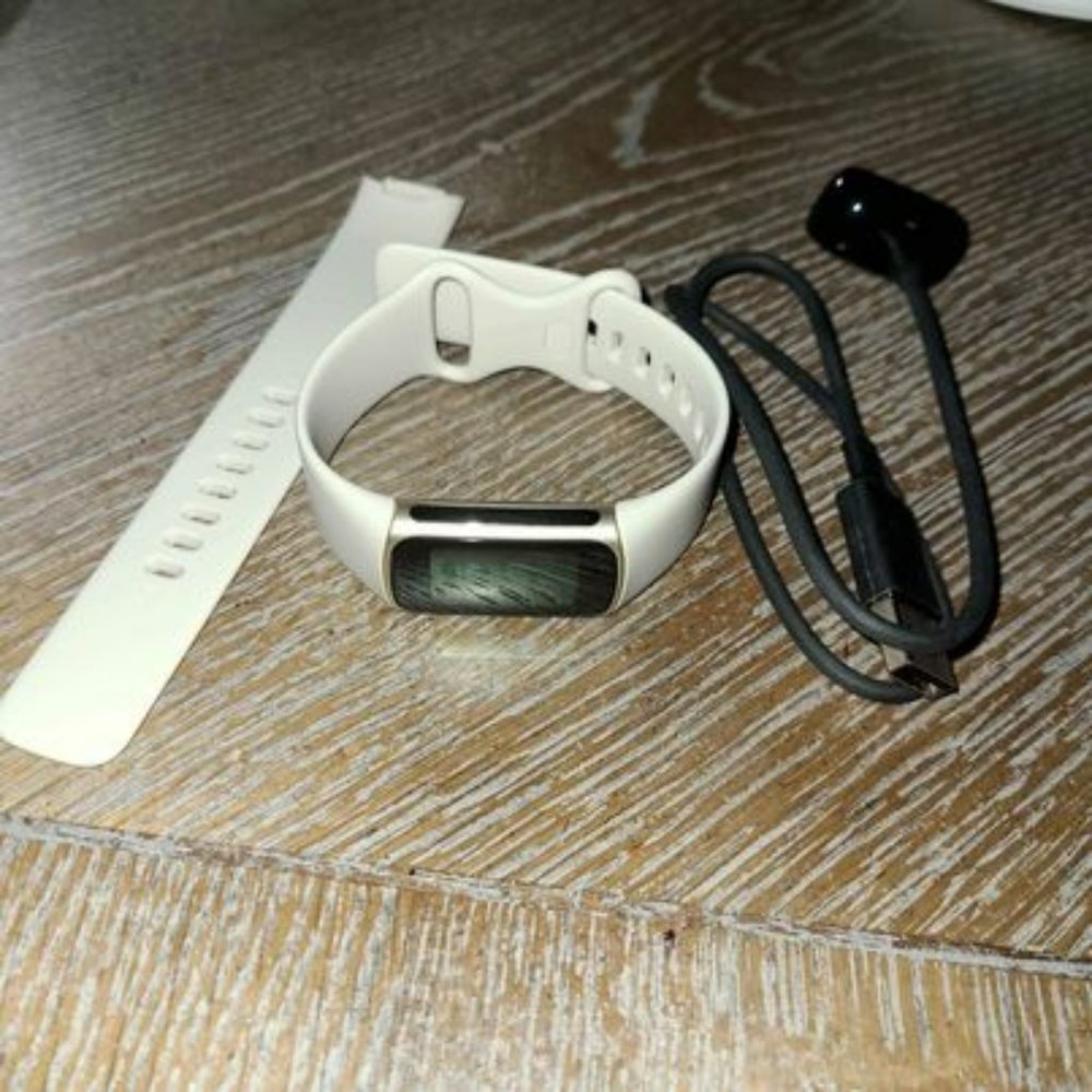 Fitbit Charge 5